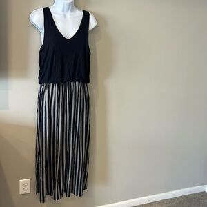 Ann Taylor Loft Women's Black and White Sleeveless Deep V-Neck Blouson Dress LT